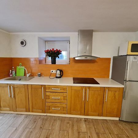 Студіо На Кoновальця Apartment ลวีฟ ภายนอก รูปภาพ