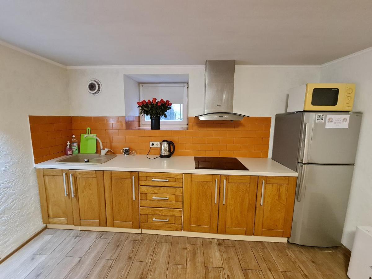 Студіо На Кoновальця Apartment ลวีฟ ภายนอก รูปภาพ