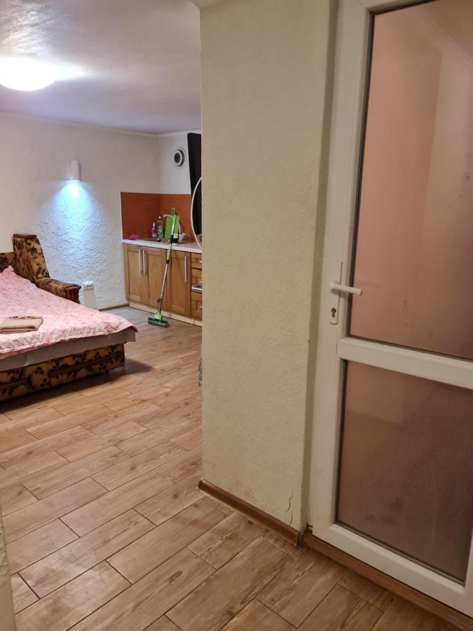 Студіо На Кoновальця Apartment ลวีฟ ภายนอก รูปภาพ